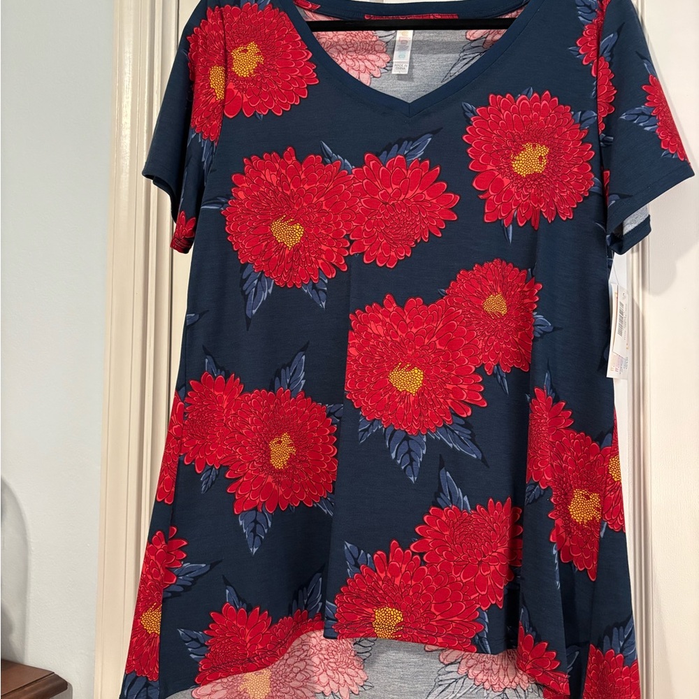 NWT Lularoe Christy Navy Blue with Red Flowers Vneck T Size Large